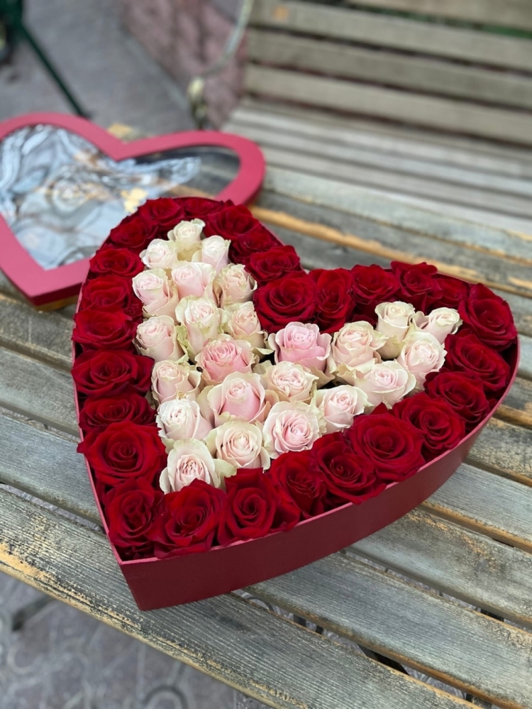 Коробочка в форме сердца из роз Premium класса