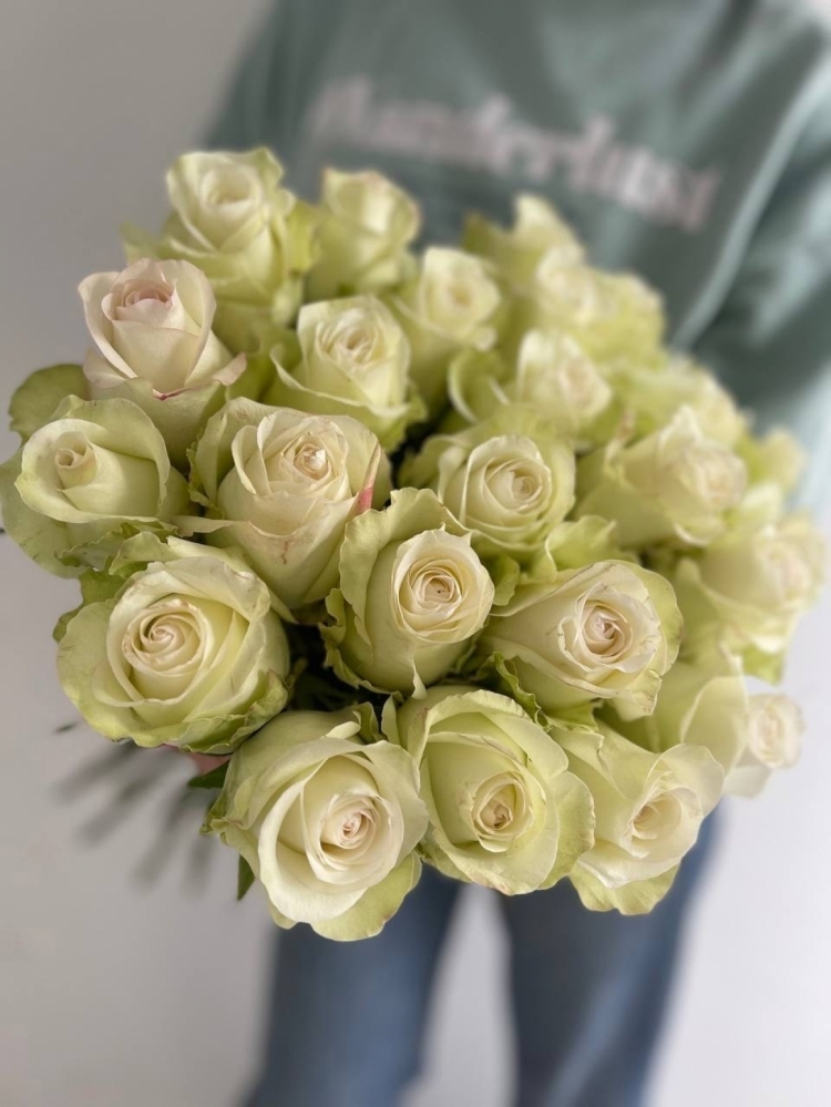 Белая роза Mondial (Эквадор) 60-70см Premium