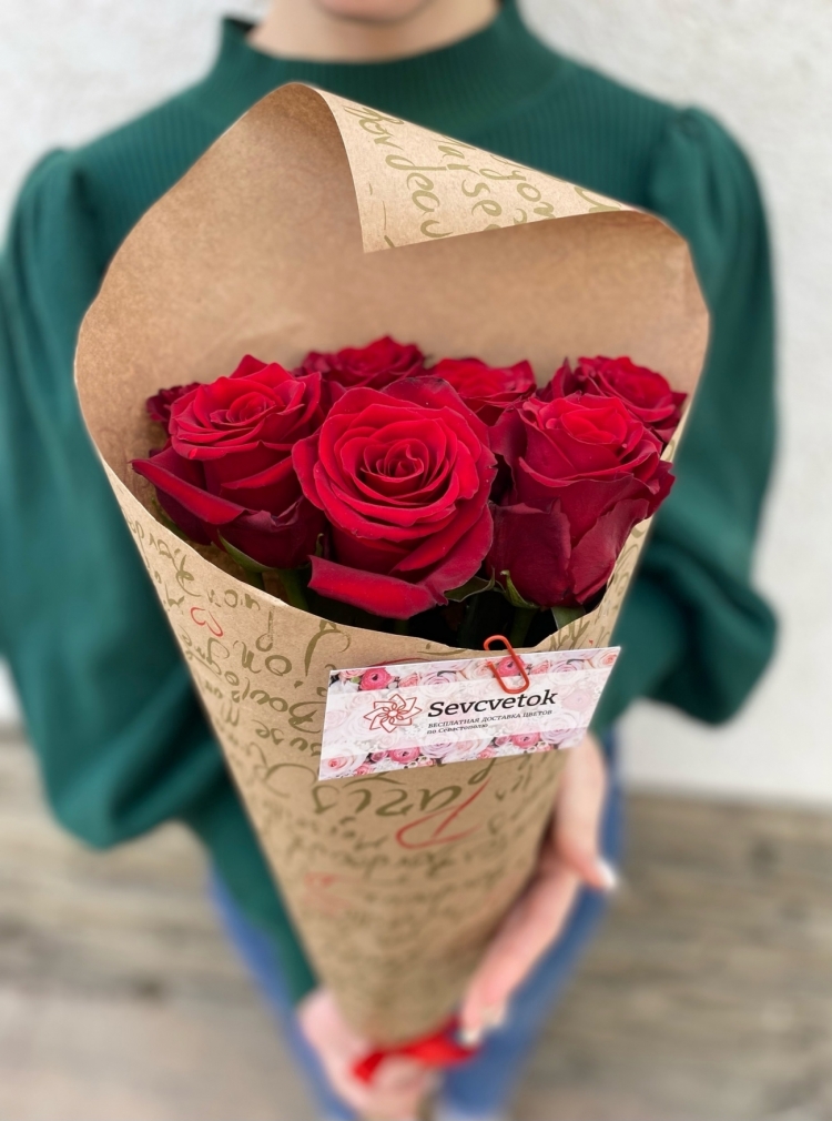 Роза Premium класса 7 красных роз 70-80 см с оформлением