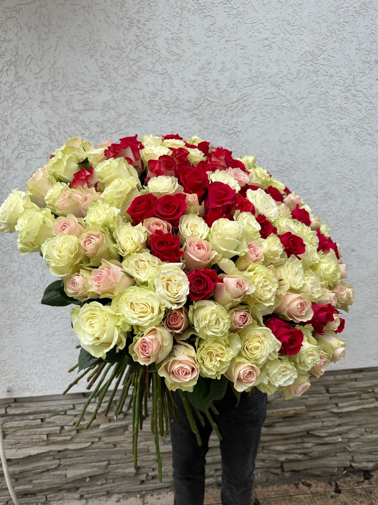 Шикарный букет из 151 розы класса Premium 60-70 см купить в Севастополе |  Sevcvetok