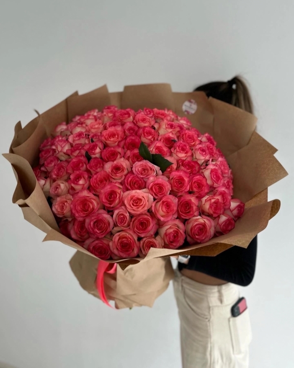 Букет из 101 розы "Джумилия" 60-70см в крат-оформлении