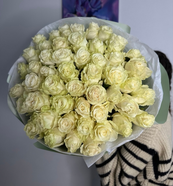 Букет из 51 белой розы Эквадор 60-70см класса Premium с оформлением